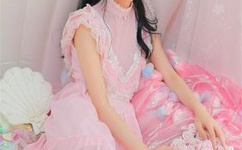 美女校花被老汗狂肉的故事